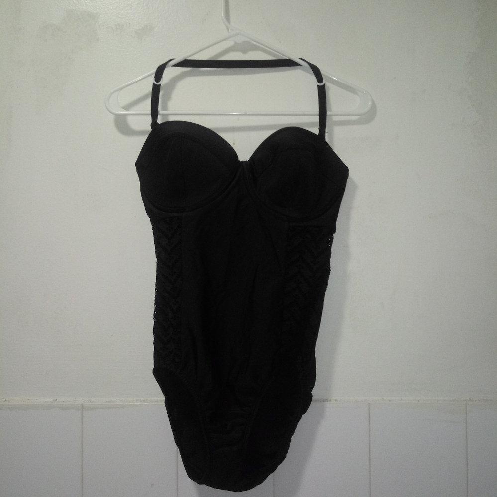 Strapless one piece bathing suit